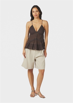 PRE-ORDER / Nika structure shorts Creme Neo Noir 